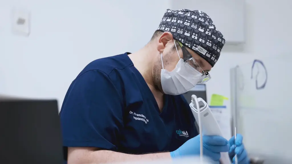 Radiografía panorámica dental en la sala de rayos X de CPH Salud